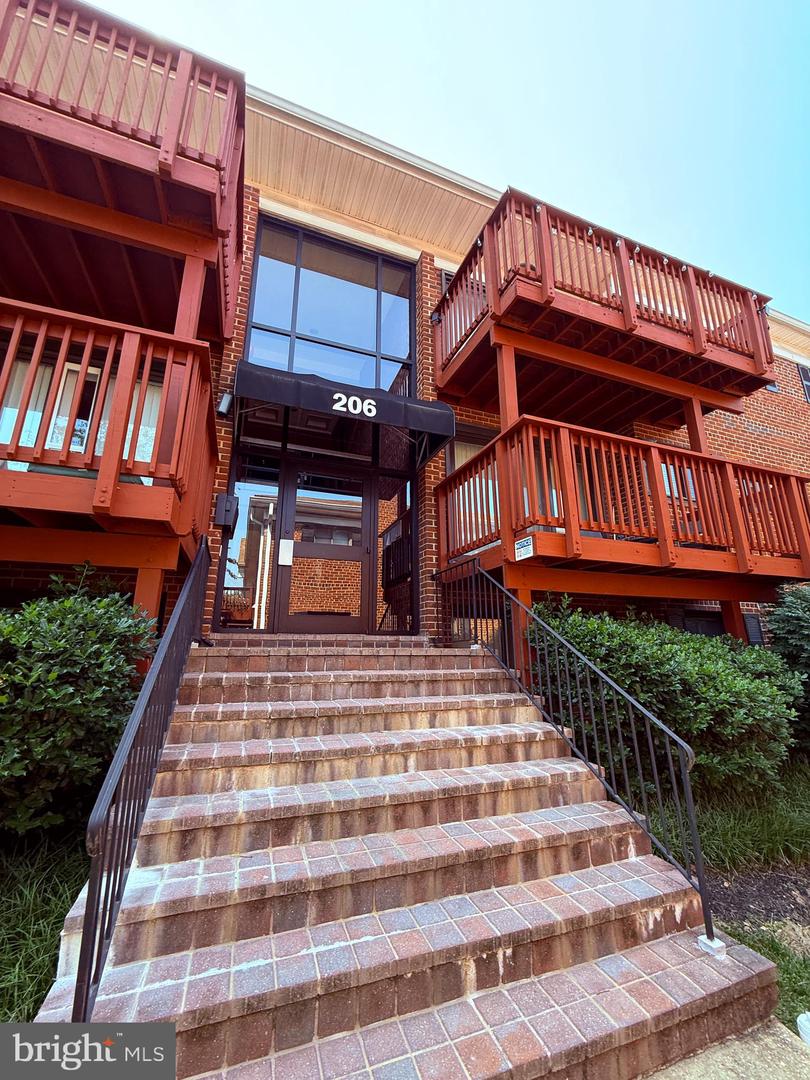 206 SKYHILL RD #6 Property Photo 1