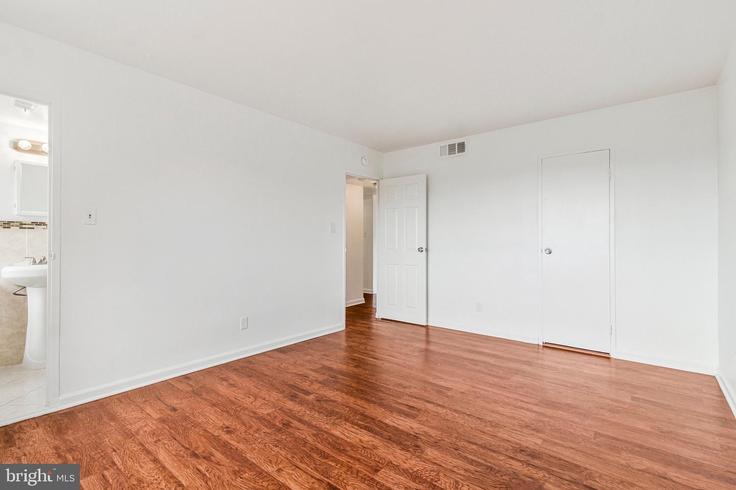 5801 Quantrell Ave #203 Property Photo 11