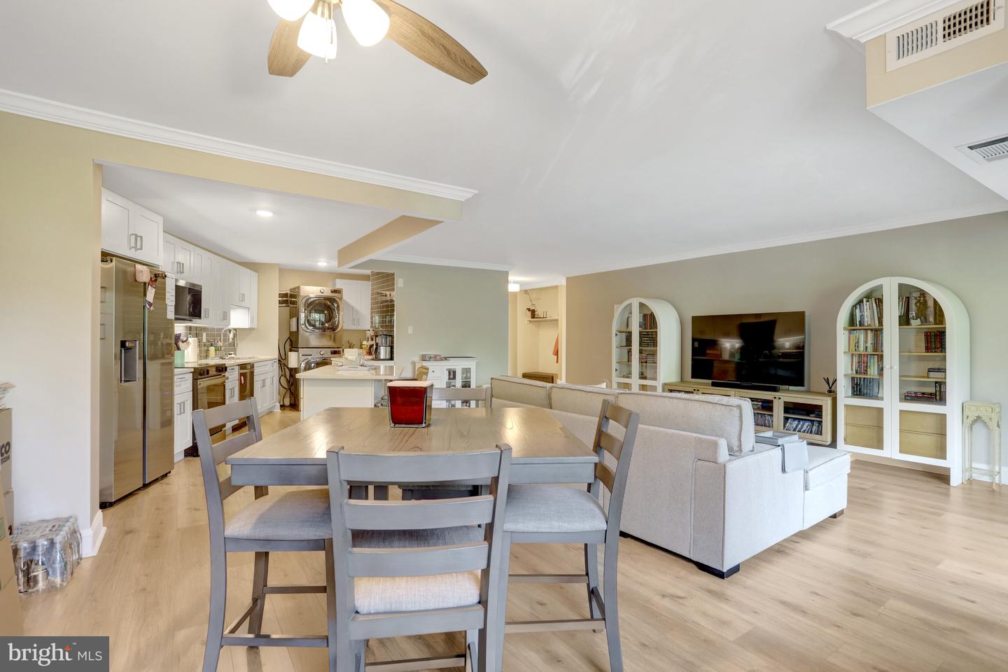 205 Yoakum Pkwy #314 Property Photo 1