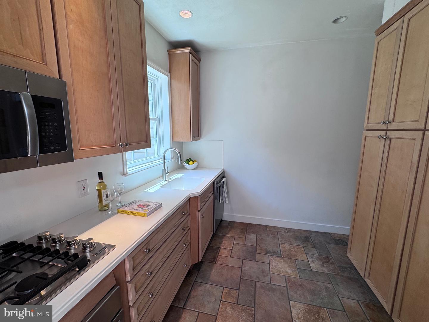 210 Gibbon St Property Photo 12