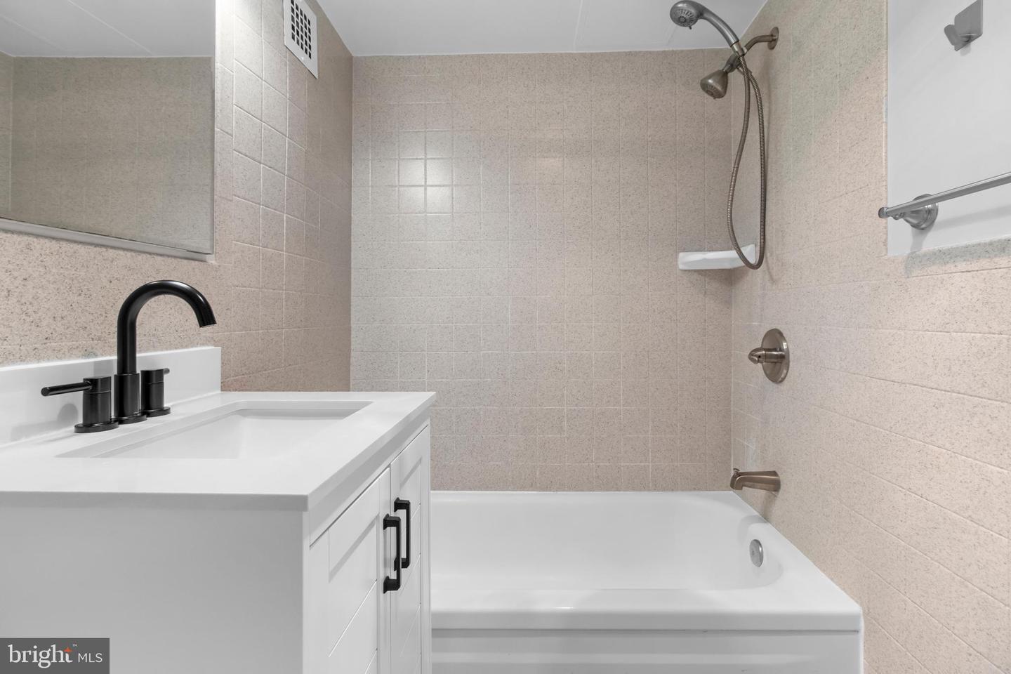 2500 N Van Dorn St #524 Property Photo 32