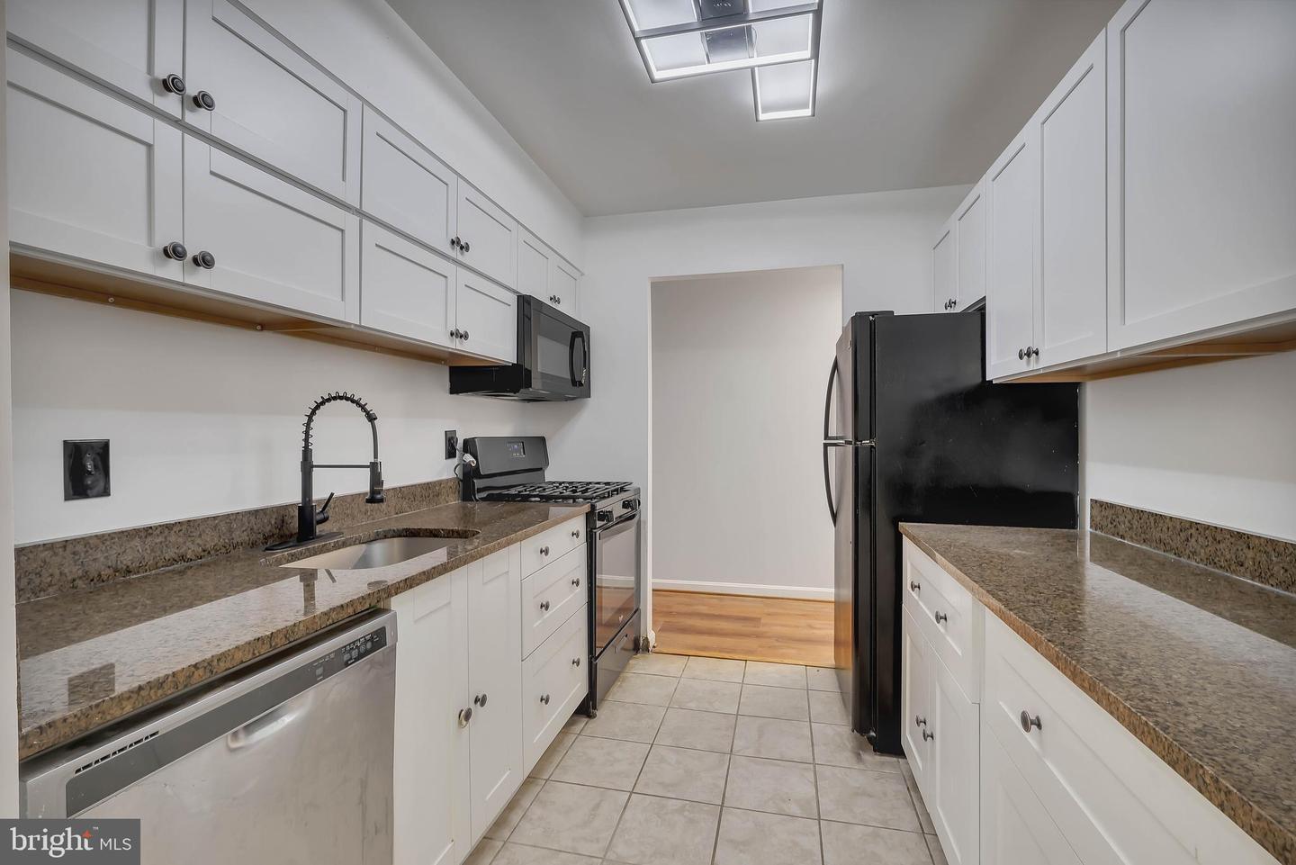 17 CANTERBURY SQ #103 Property Photo 1