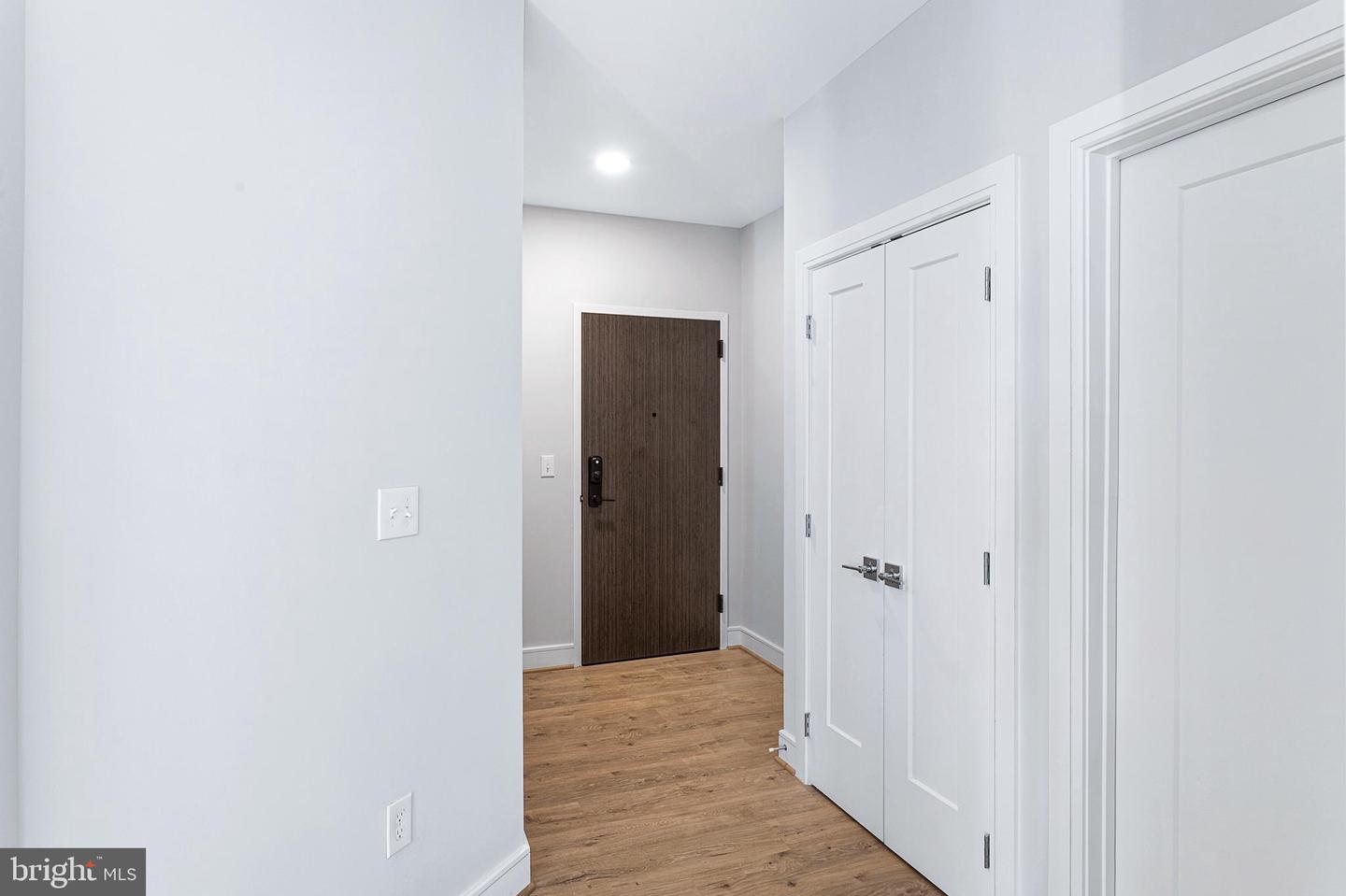635 Slaters Ln #309 Property Photo 12