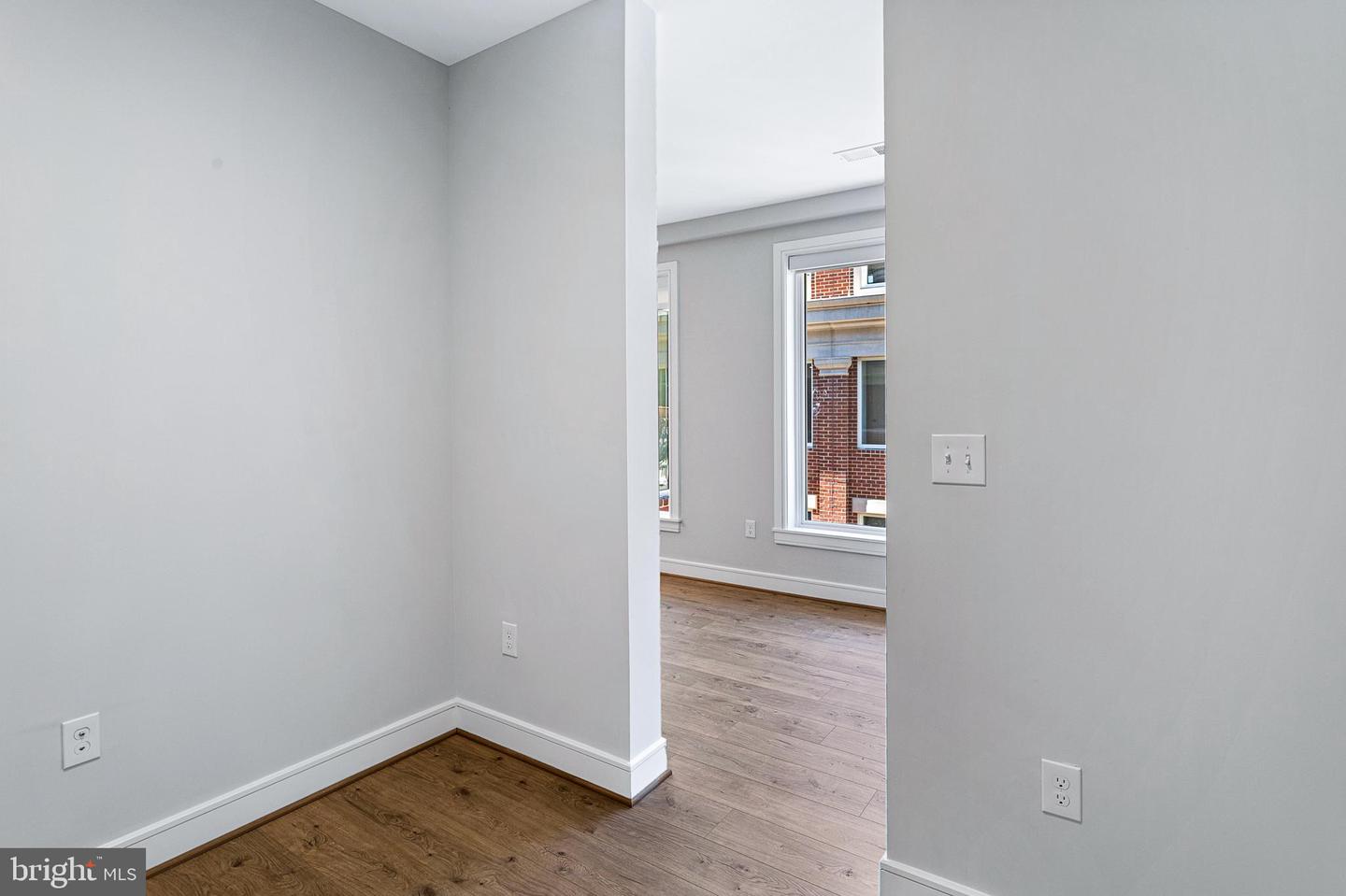 635 Slaters Ln #309 Property Photo 13