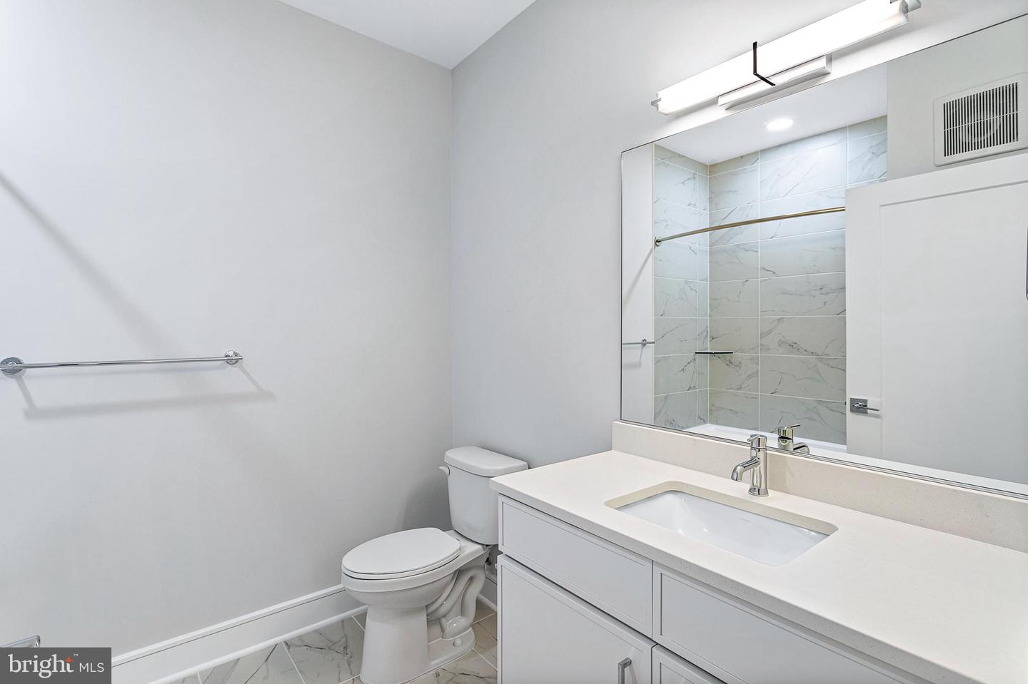 635 Slaters Ln #309 Property Photo 14