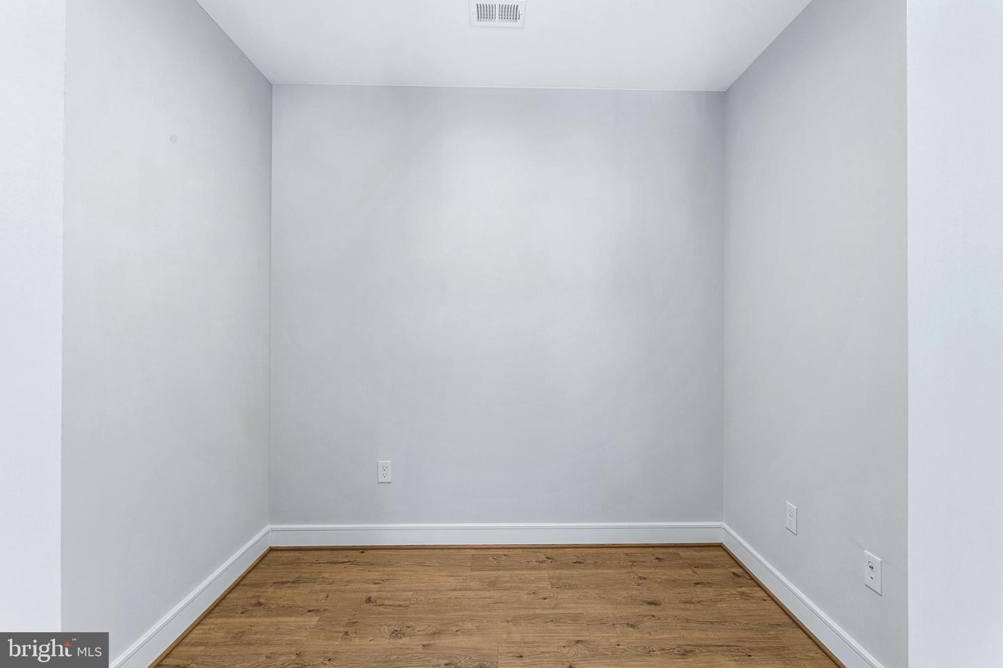 635 Slaters Ln #309 Property Photo 19