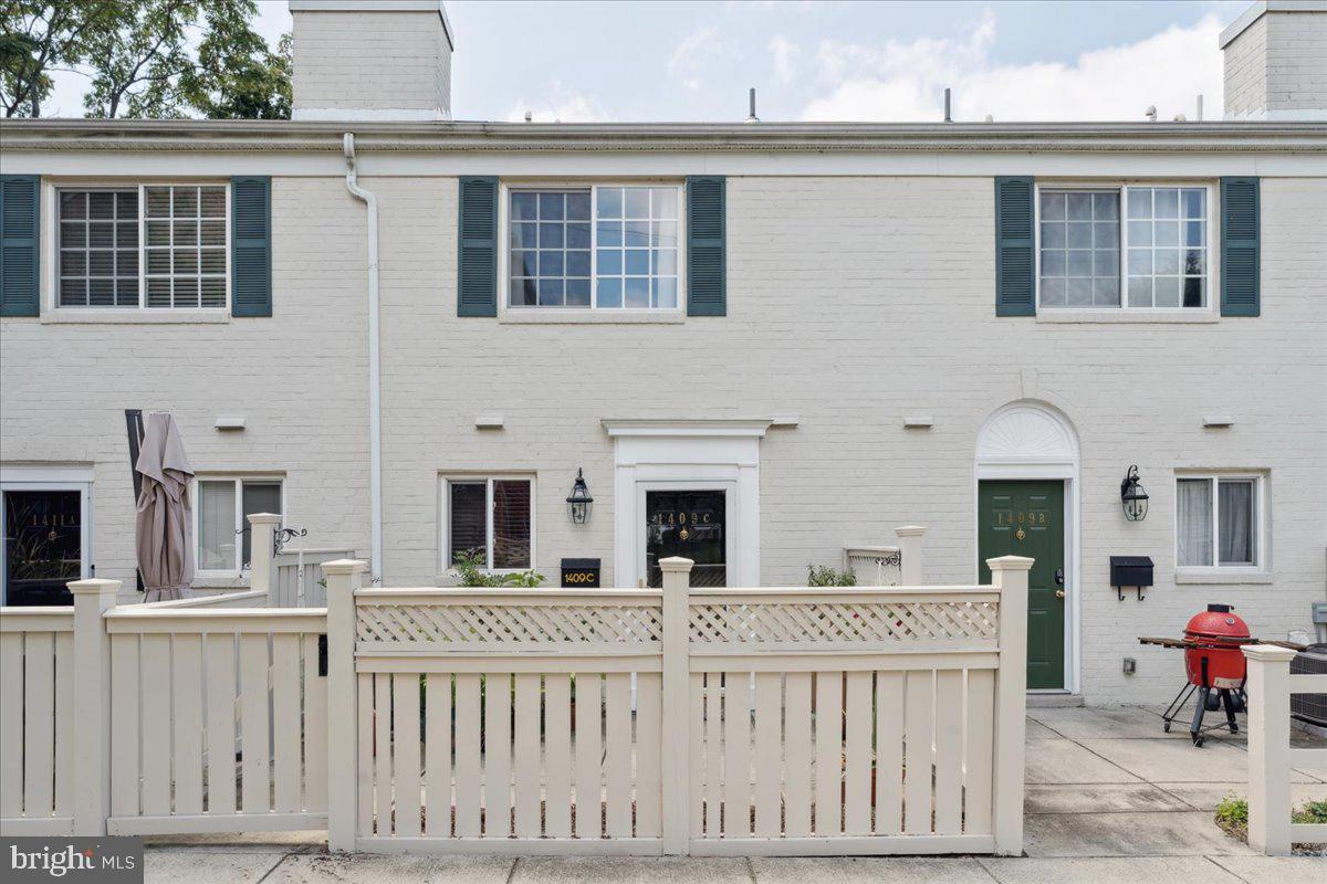1409 N Van Dorn St #c Property Photo 1
