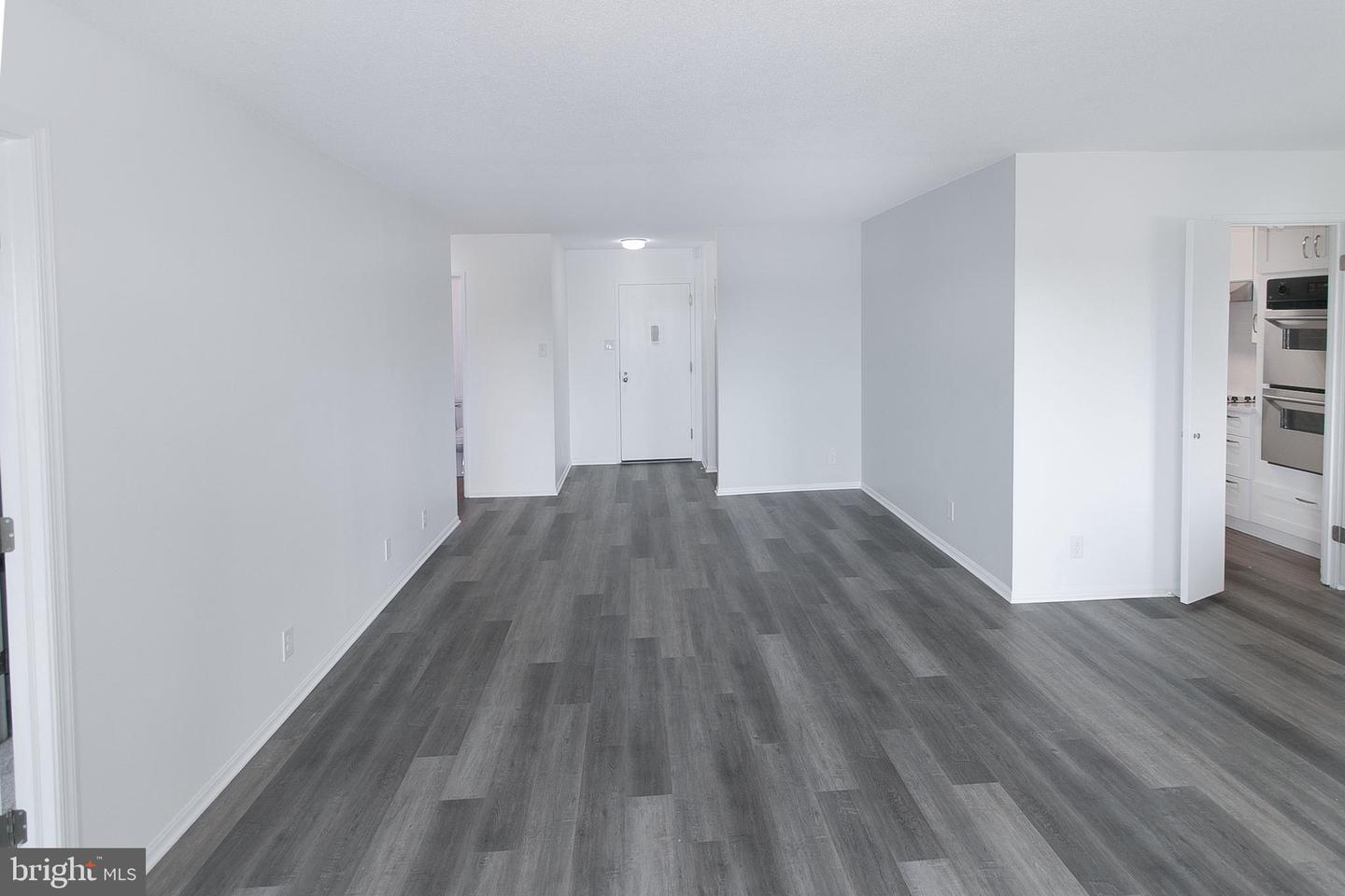 307 Yoakum Pkwy #1024 Property Photo 15