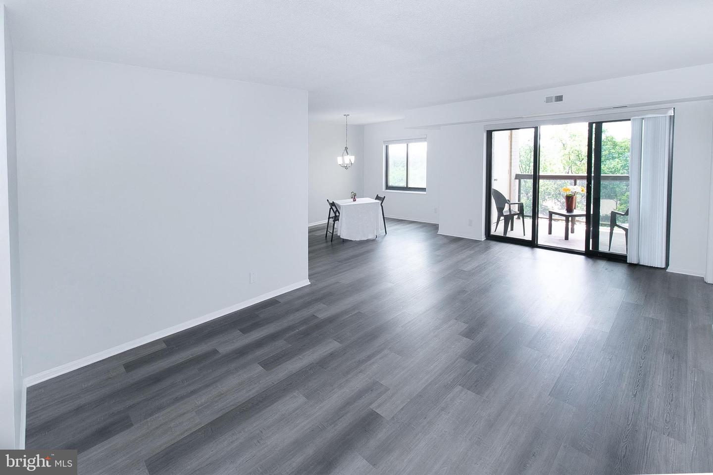 307 Yoakum Pkwy #1024 Property Photo 16