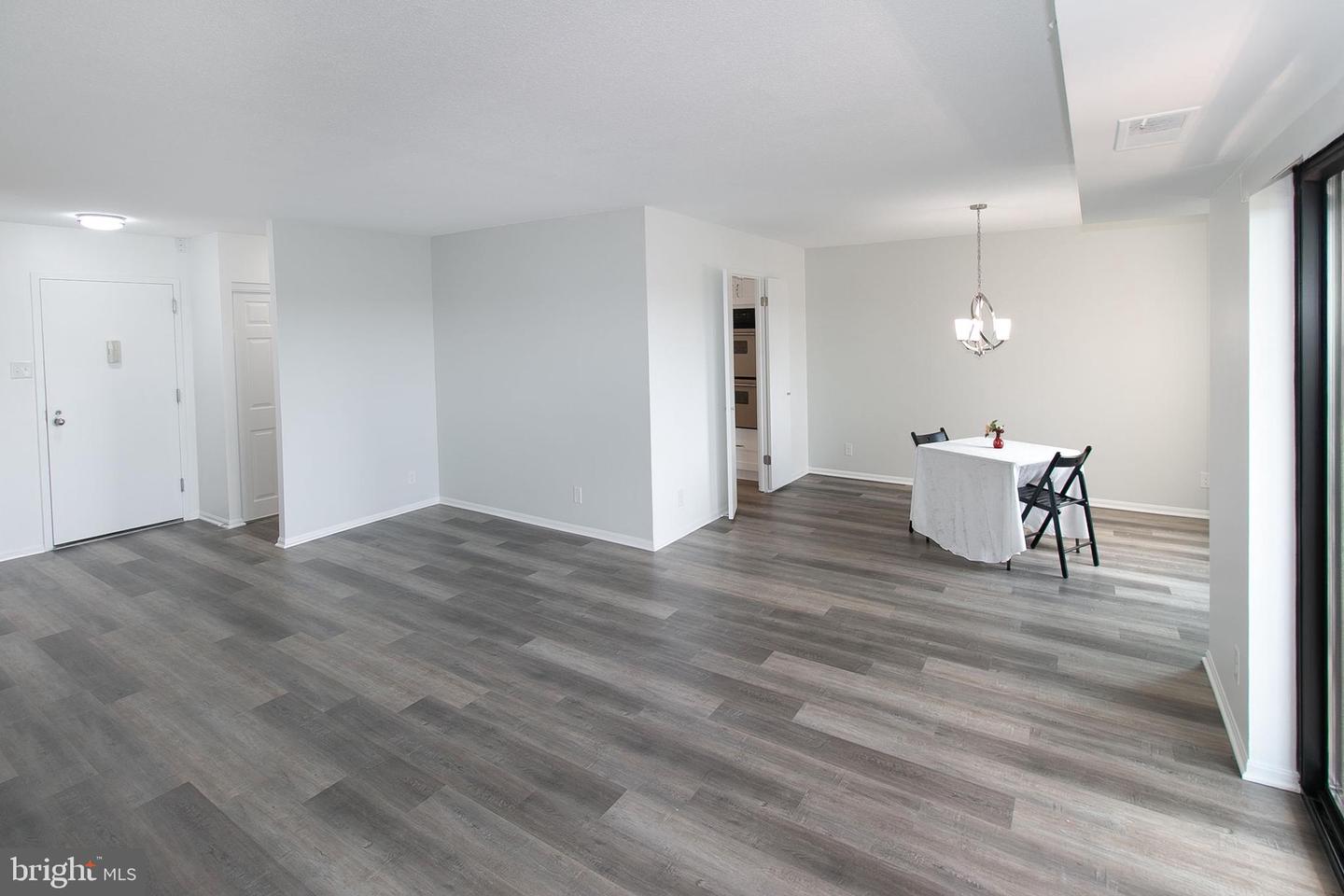 307 Yoakum Pkwy #1024 Property Photo 24