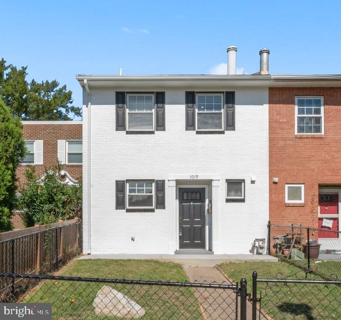 1019 First St Property Photo 1