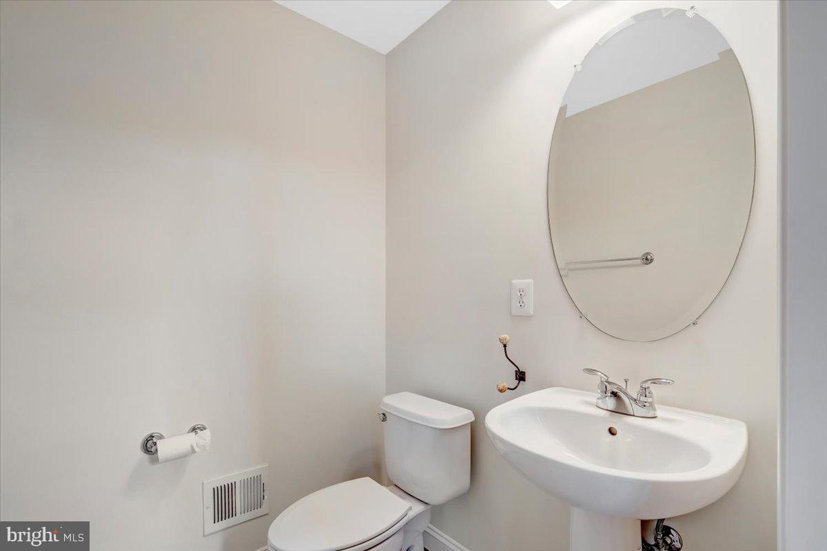 3534 Goddard Way Property Photo 10