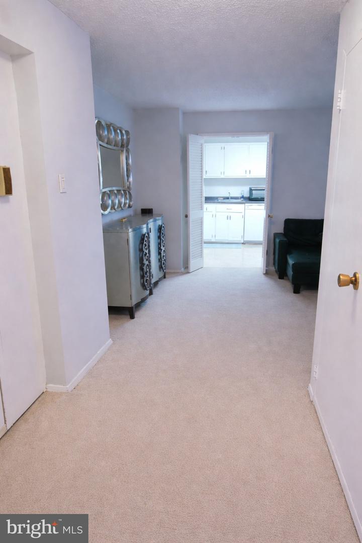 250 S Reynolds St #502 Property Photo 11