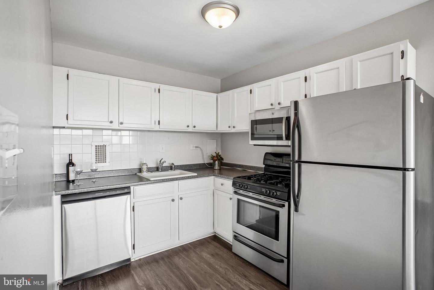 5831 Quantrell Ave #409 Property Photo 9