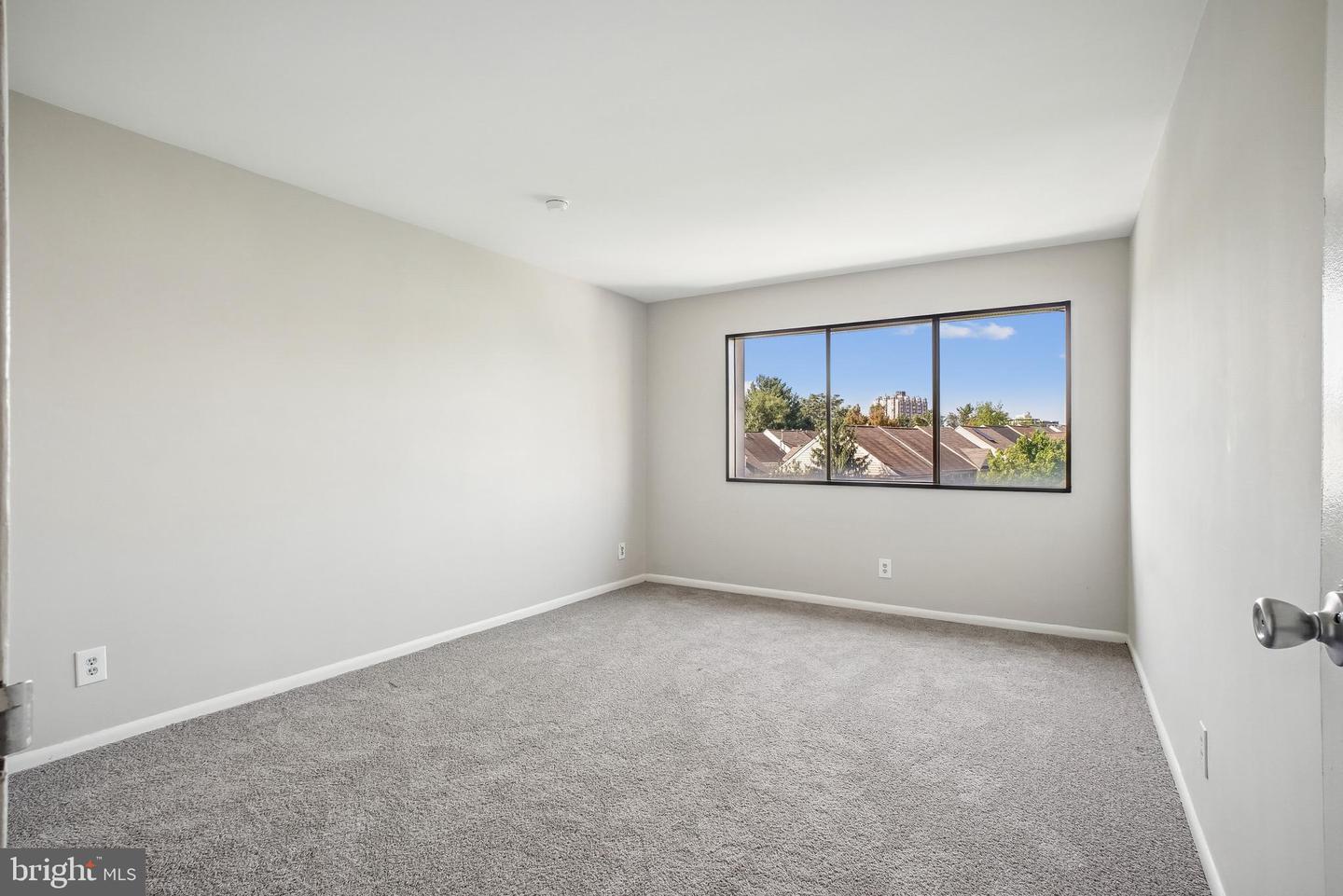 5831 Quantrell Ave #409 Property Photo 11