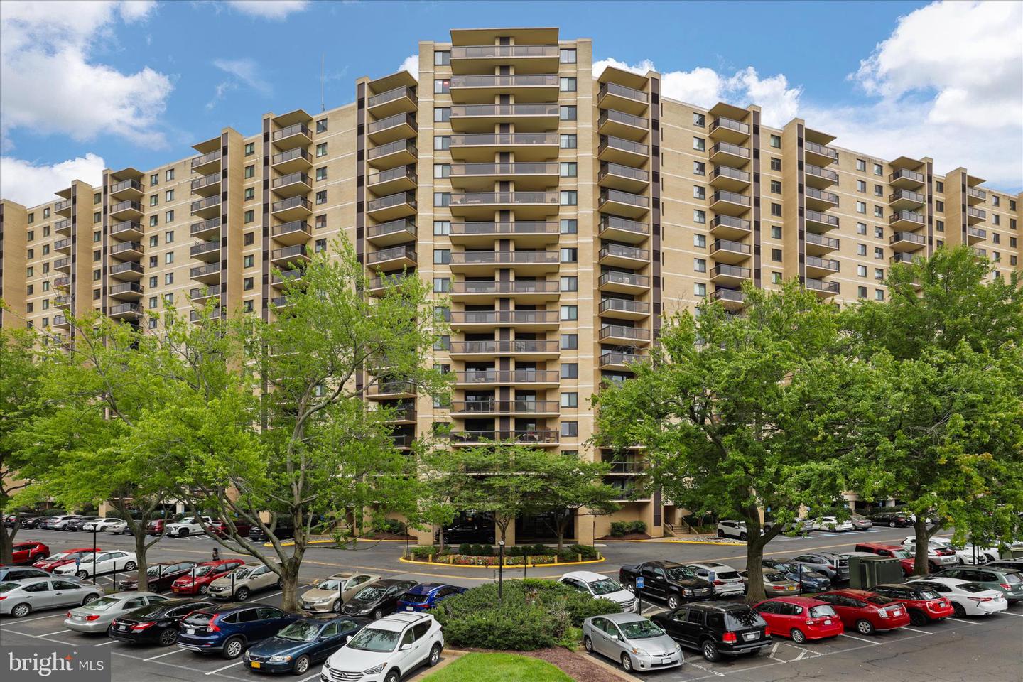 205 YOAKUM PKWY #216 Property Photo 1