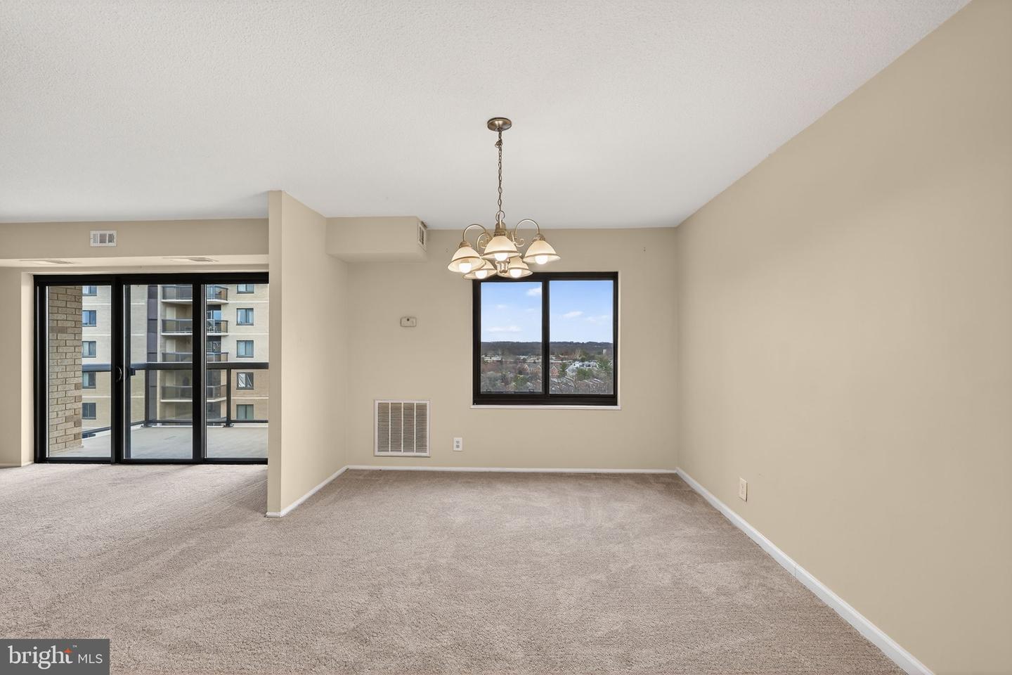 203 Yoakum Pkwy #1625 Property Photo 10