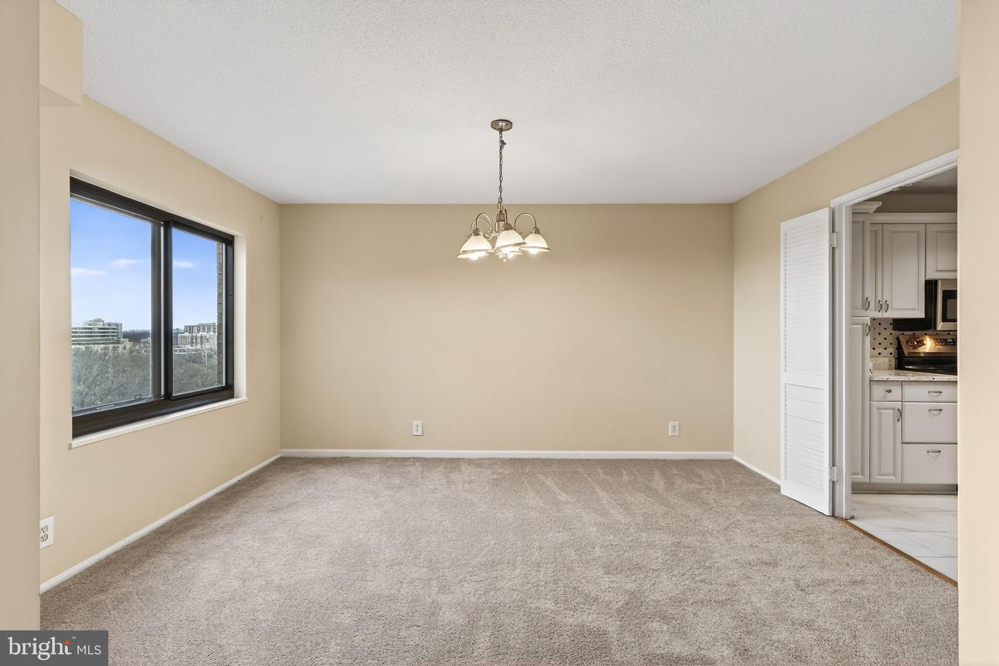 203 Yoakum Pkwy #1625 Property Photo 11