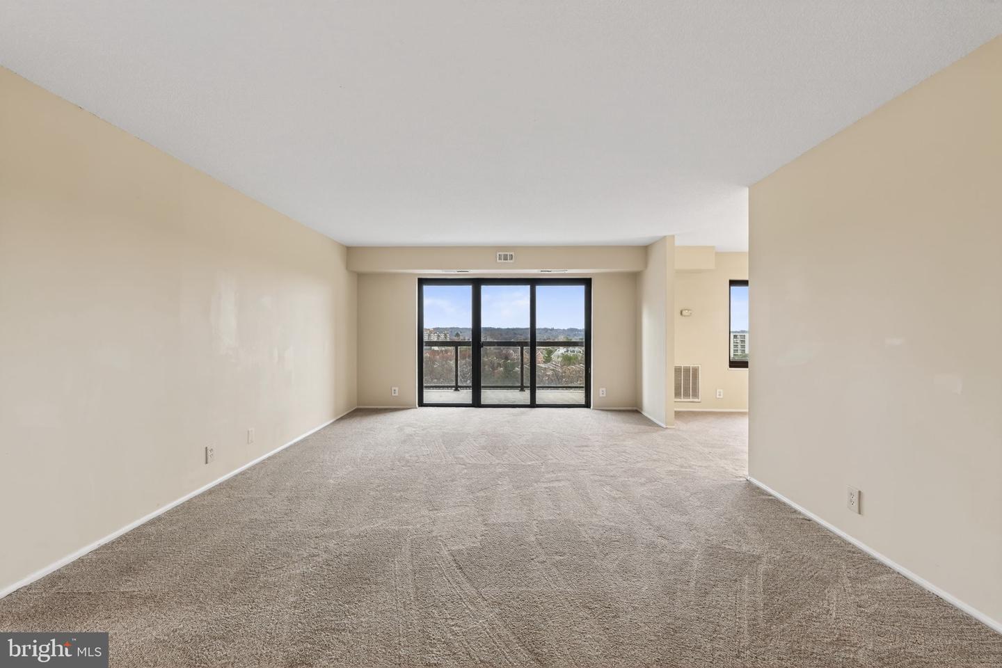 203 Yoakum Pkwy #1625 Property Photo 13