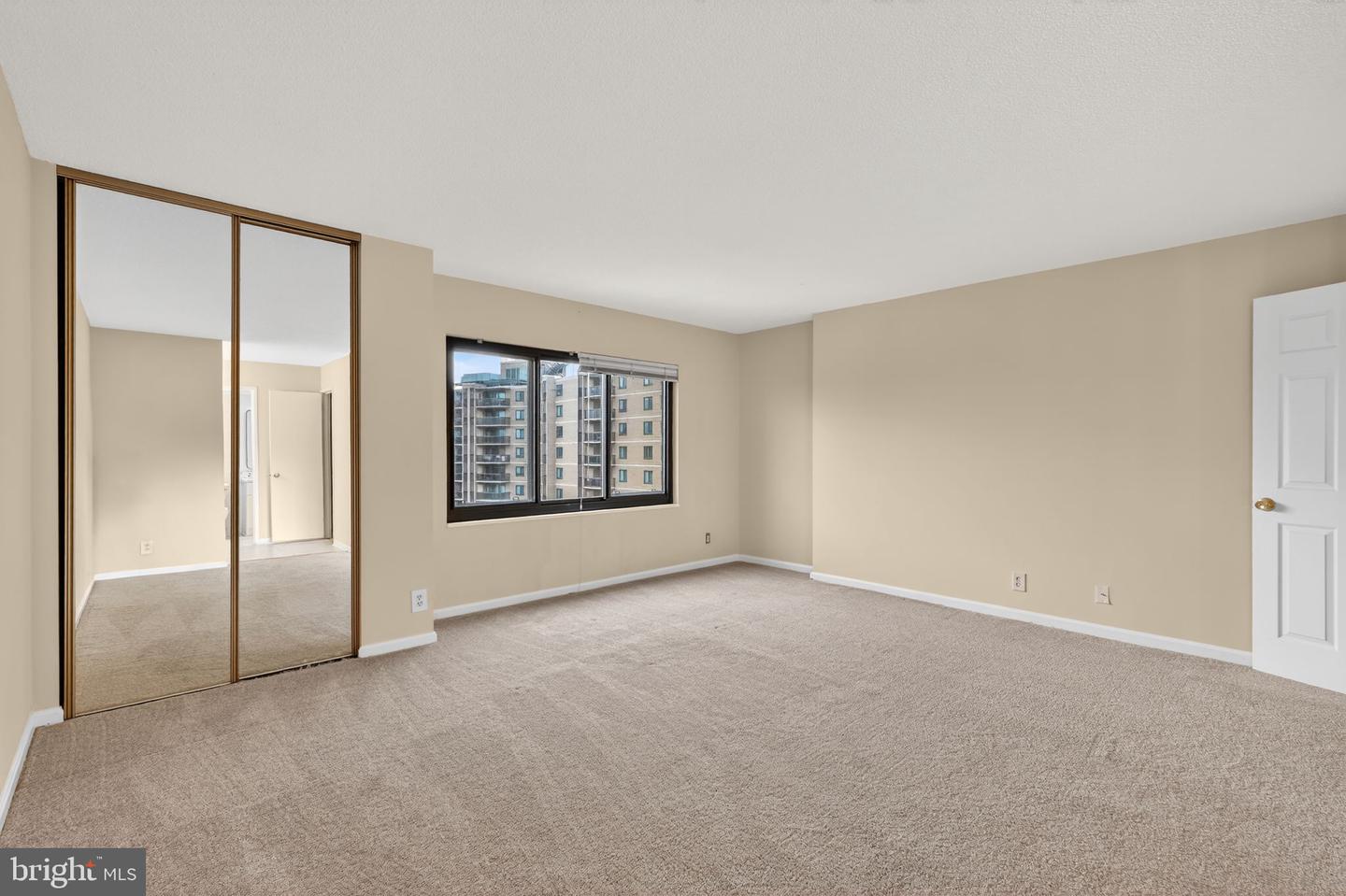 203 Yoakum Pkwy #1625 Property Photo 17