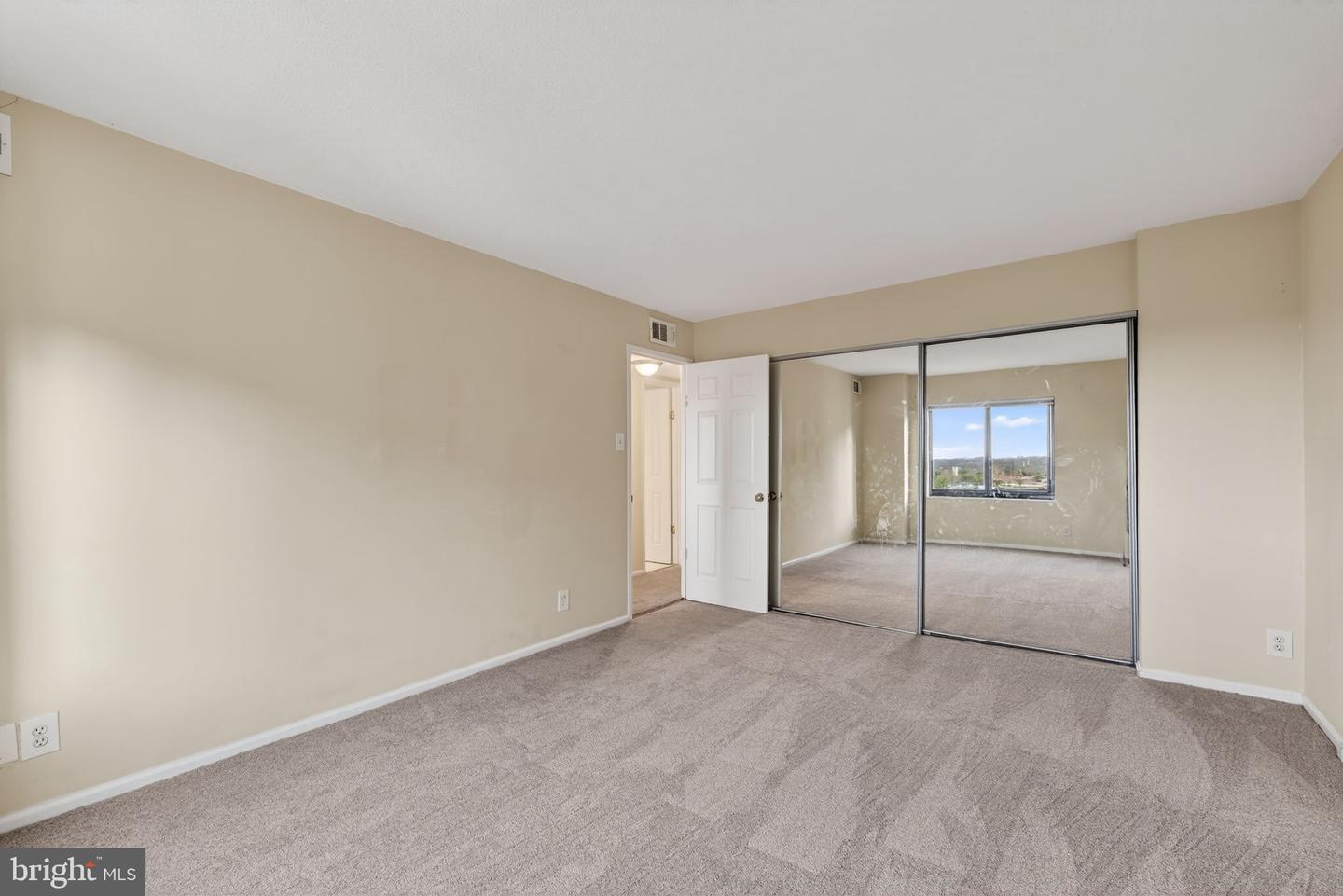 203 Yoakum Pkwy #1625 Property Photo 25