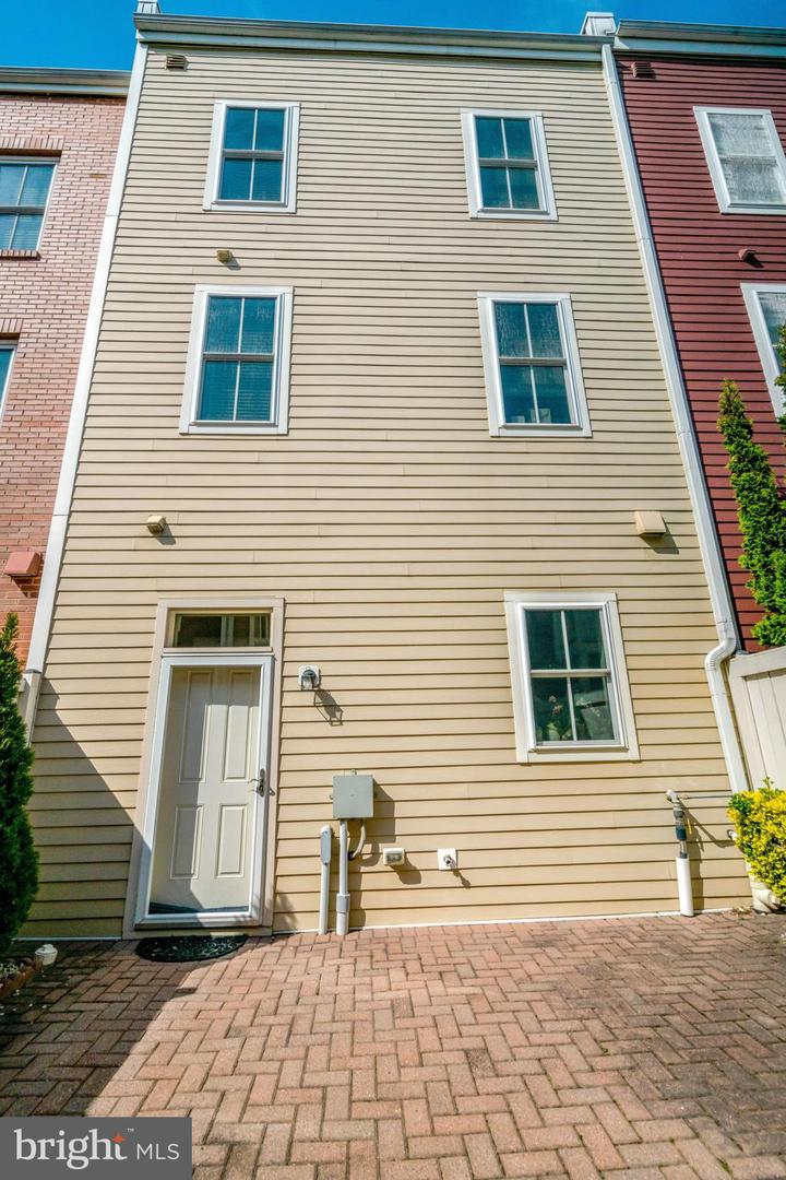 713 E Custis Ave Property Photo 43