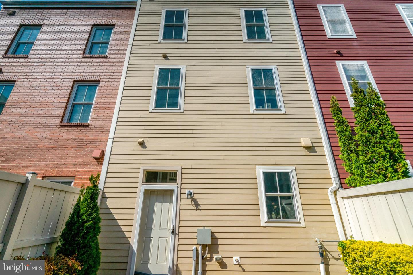 713 E Custis Ave Property Photo 44