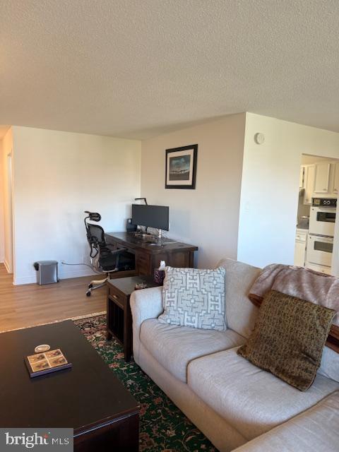 203 Yoakum Pkwy #1004 Property Photo 14