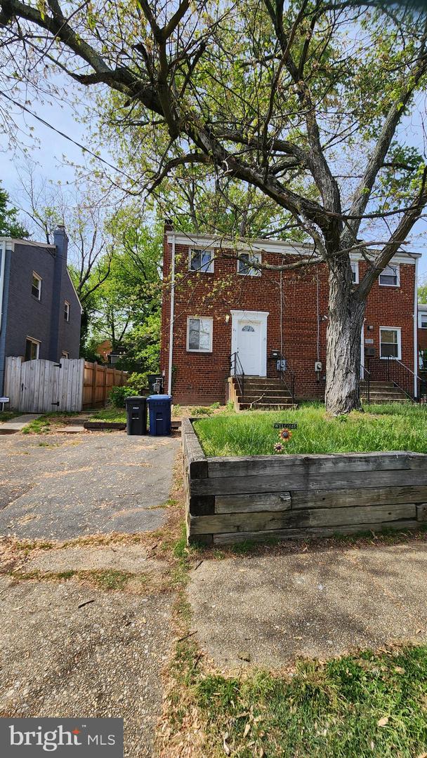 27 HUDSON ST Property Photo 1