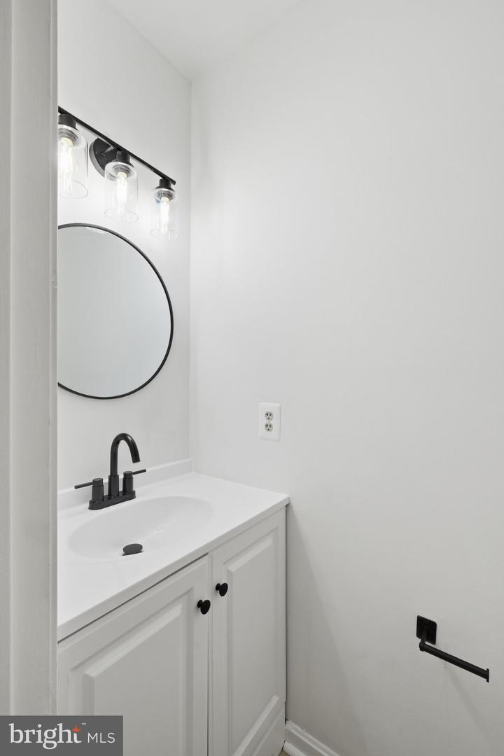 9 Leadbeater St #1/2 Property Photo 17