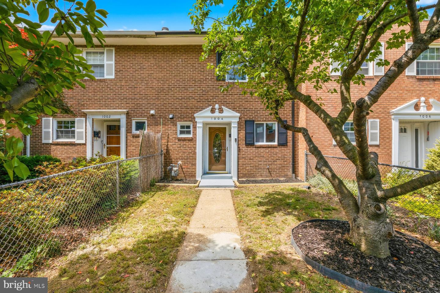 1004 COLONIAL AVE Property Photo 1