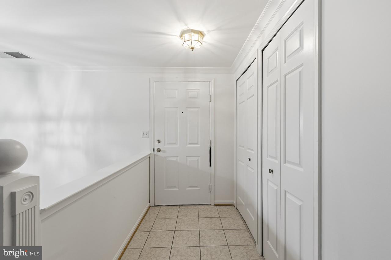 240 S Reynolds St #212 Property Photo 4