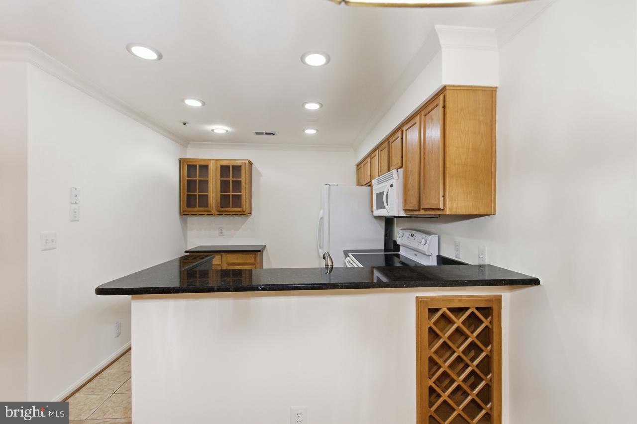 240 S Reynolds St #212 Property Photo 12