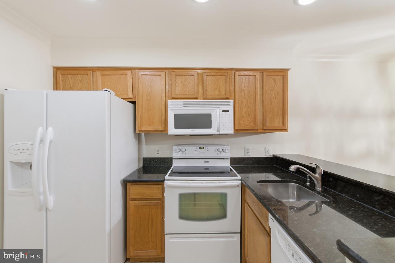 240 S Reynolds St #212 Property Photo 14