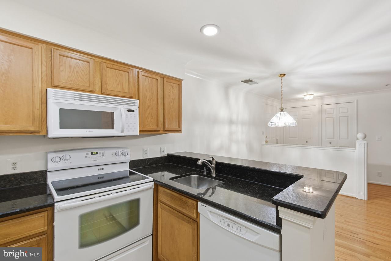 240 S Reynolds St #212 Property Photo 15