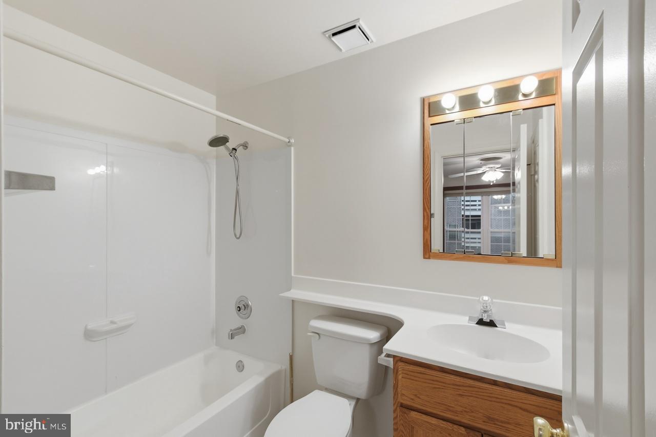 240 S Reynolds St #212 Property Photo 18