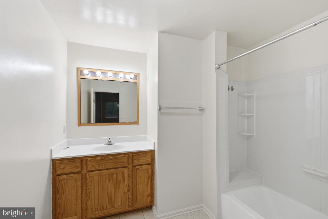 240 S Reynolds St #212 Property Photo 24