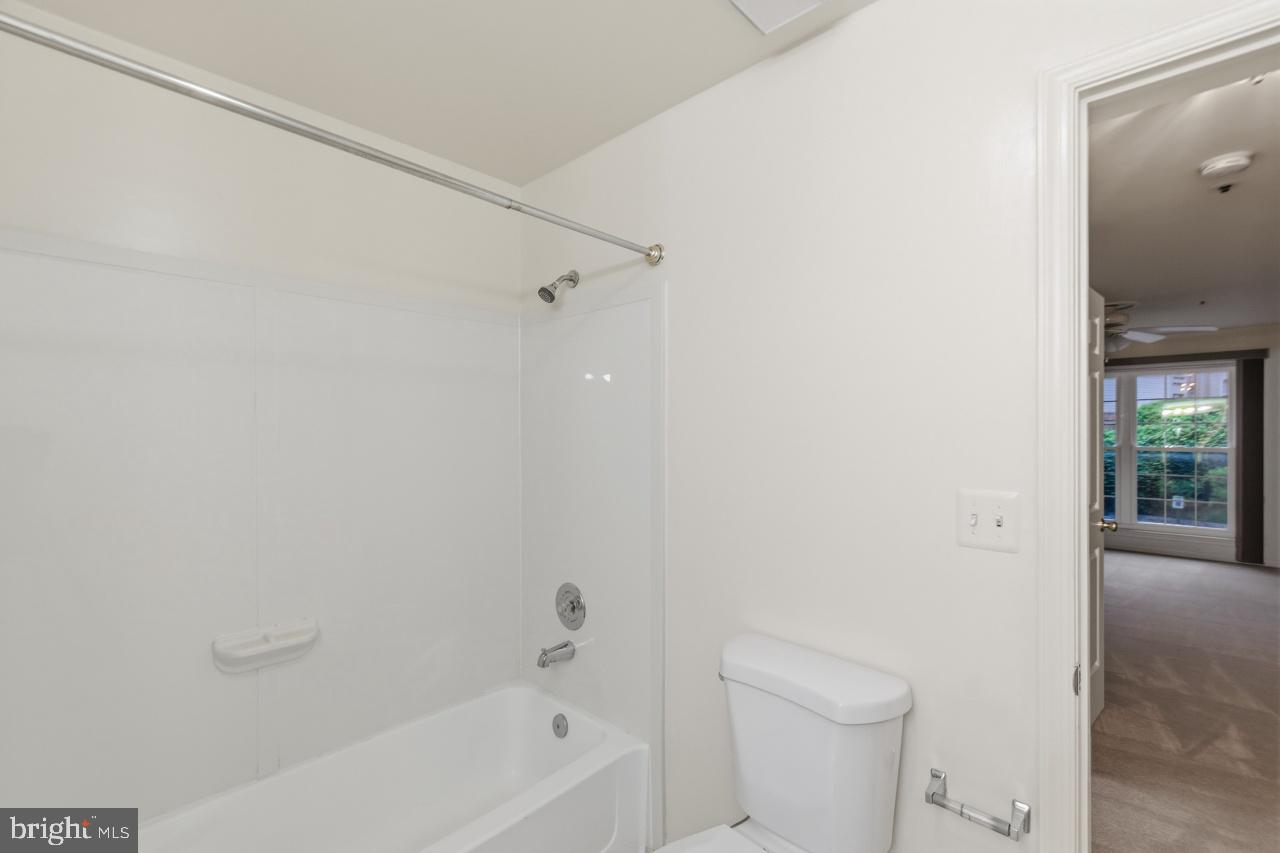 240 S Reynolds St #212 Property Photo 25