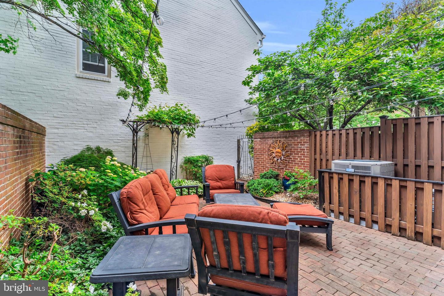 1118 N Pitt St N Property Photo 14
