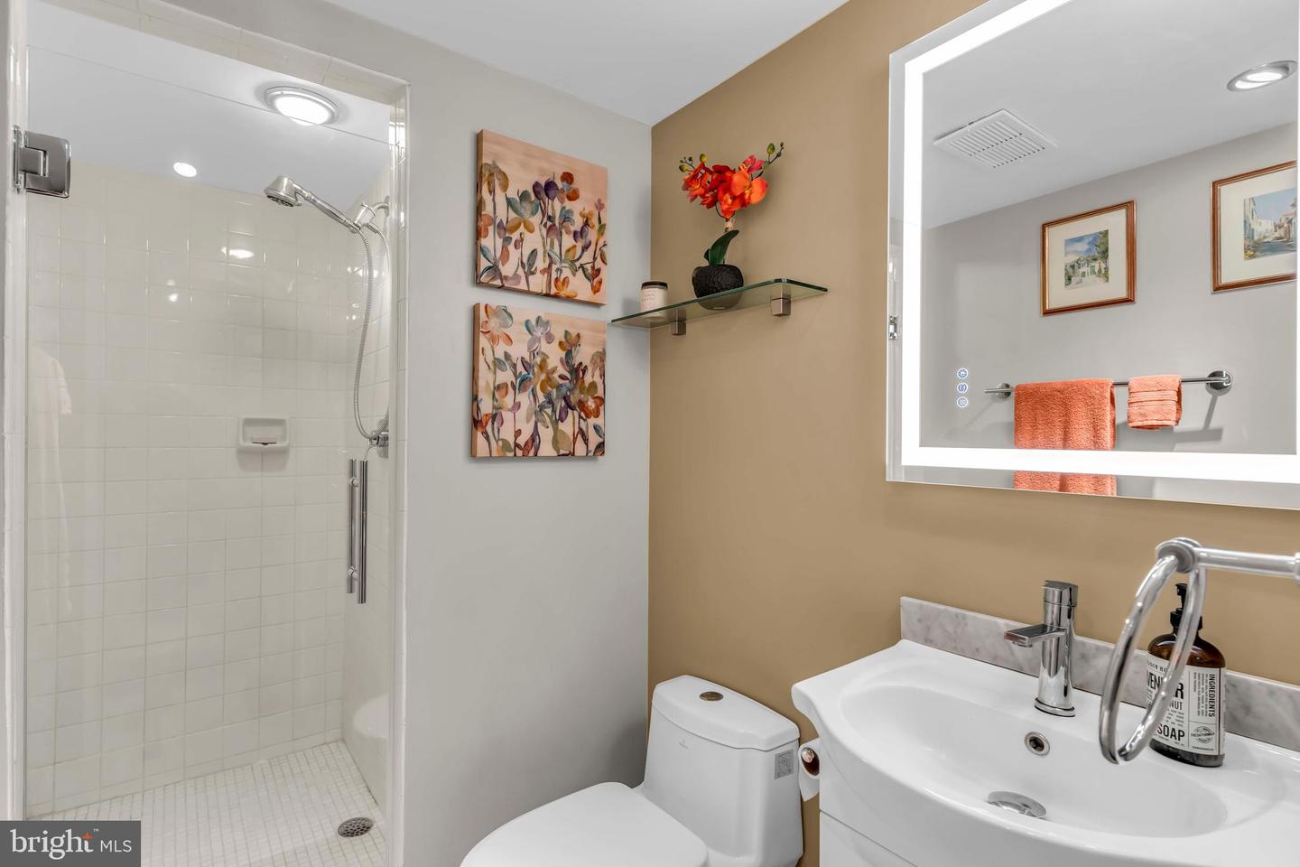 1118 N Pitt St N Property Photo 17