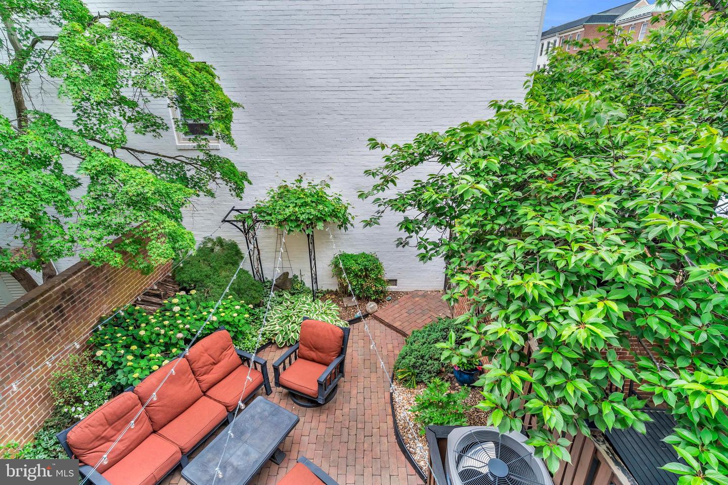 1118 N Pitt St N Property Photo 23