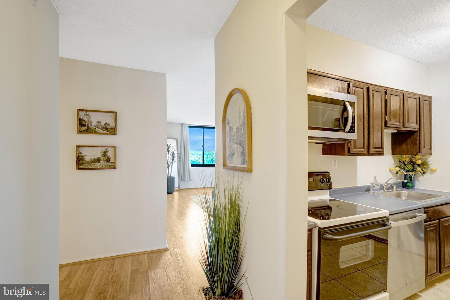 5500 Holmes Run Pkwy #1118 Property Photo 6