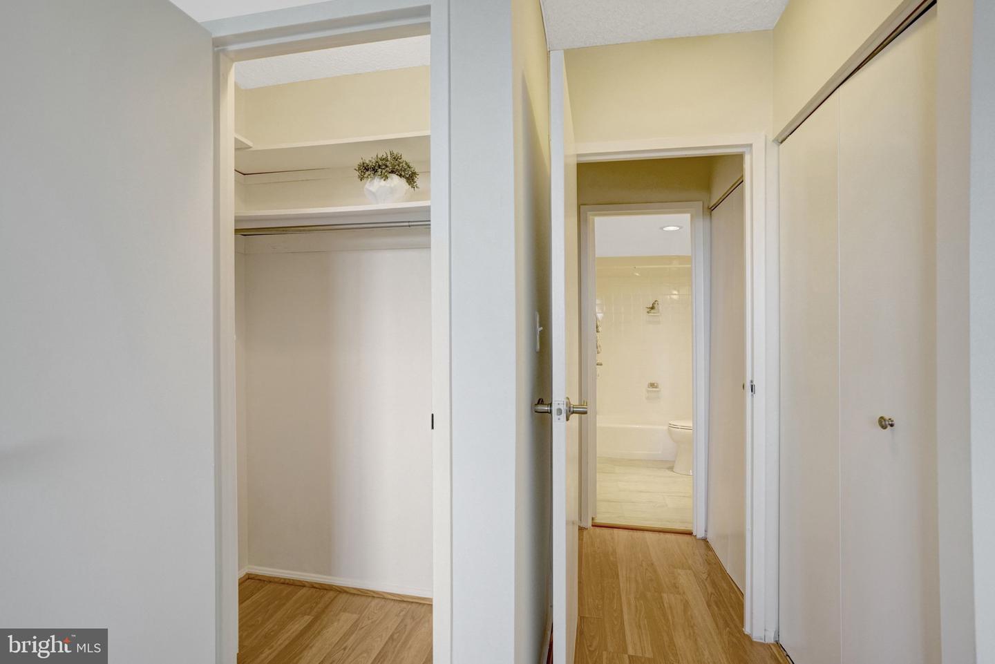 5500 Holmes Run Pkwy #1118 Property Photo 16