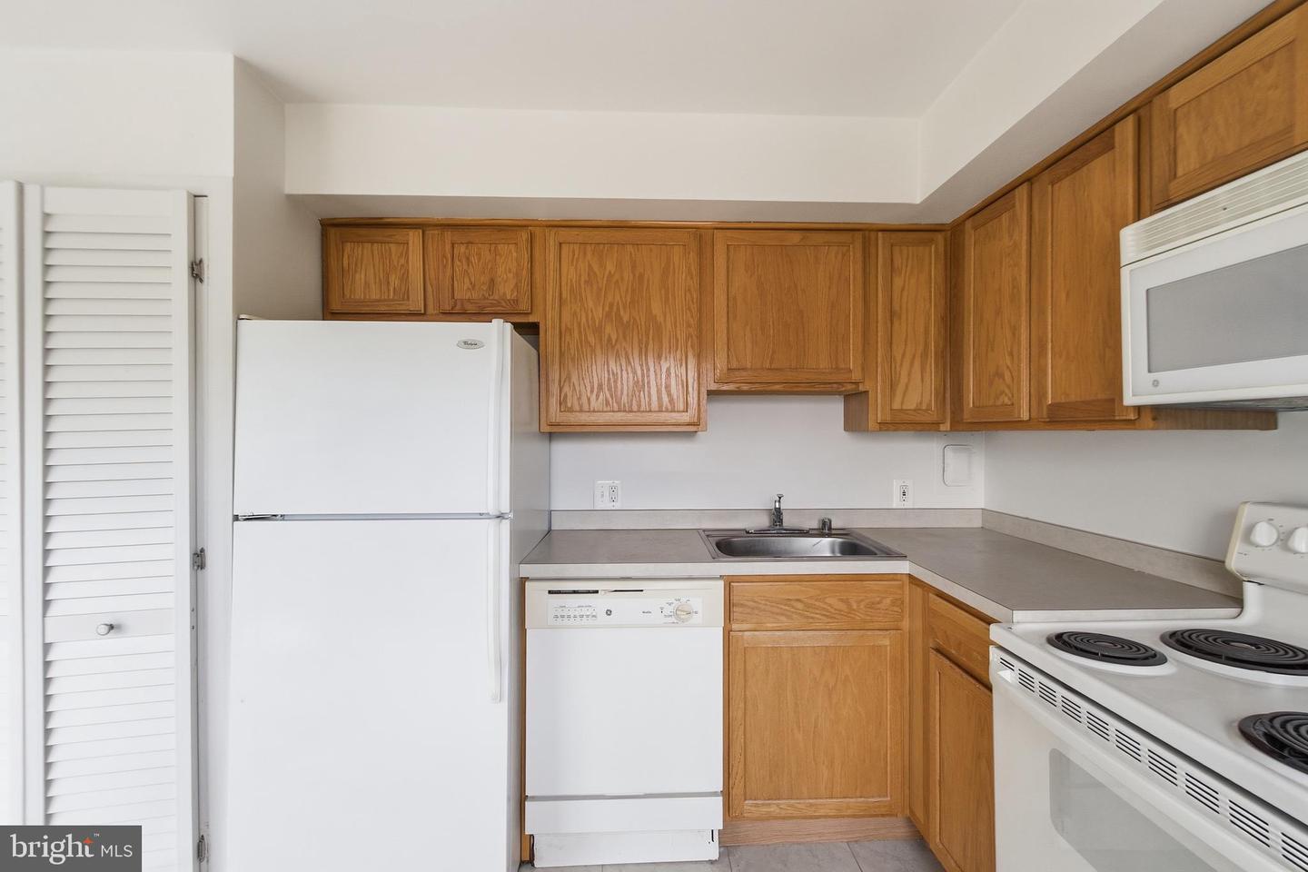 3222 S 28th St #402 Property Photo 16