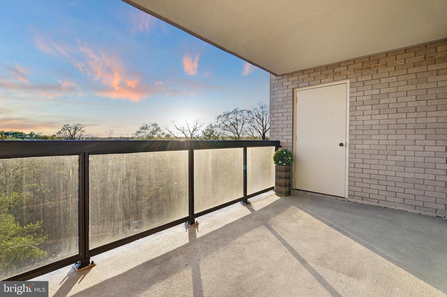 307 Yoakum Pkwy #706 Property Photo 11