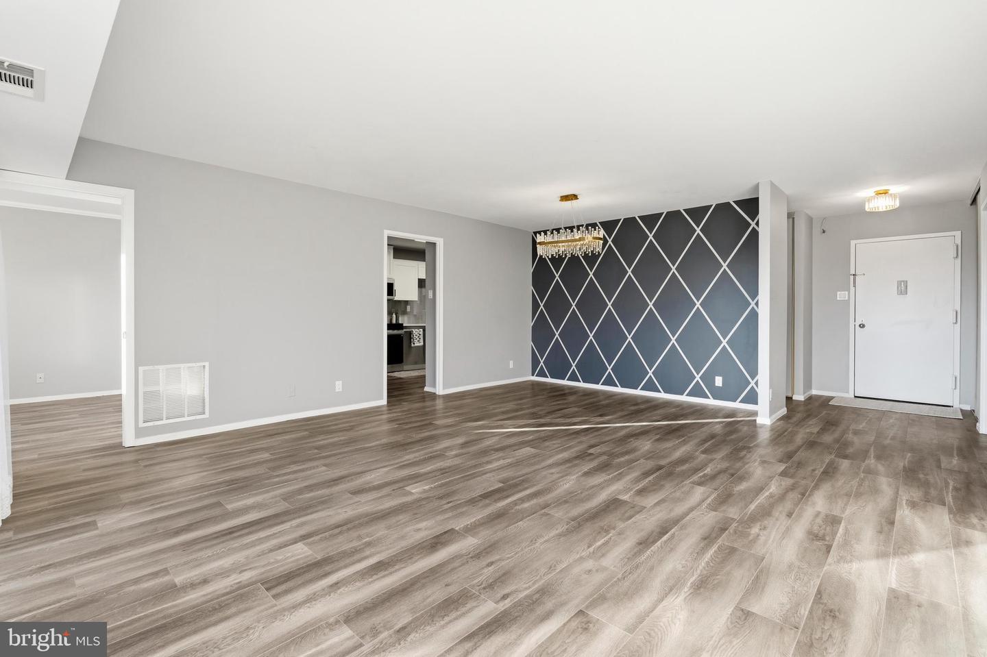307 Yoakum Pkwy #706 Property Photo 14