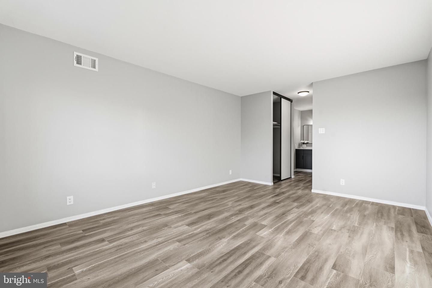 307 Yoakum Pkwy #706 Property Photo 25