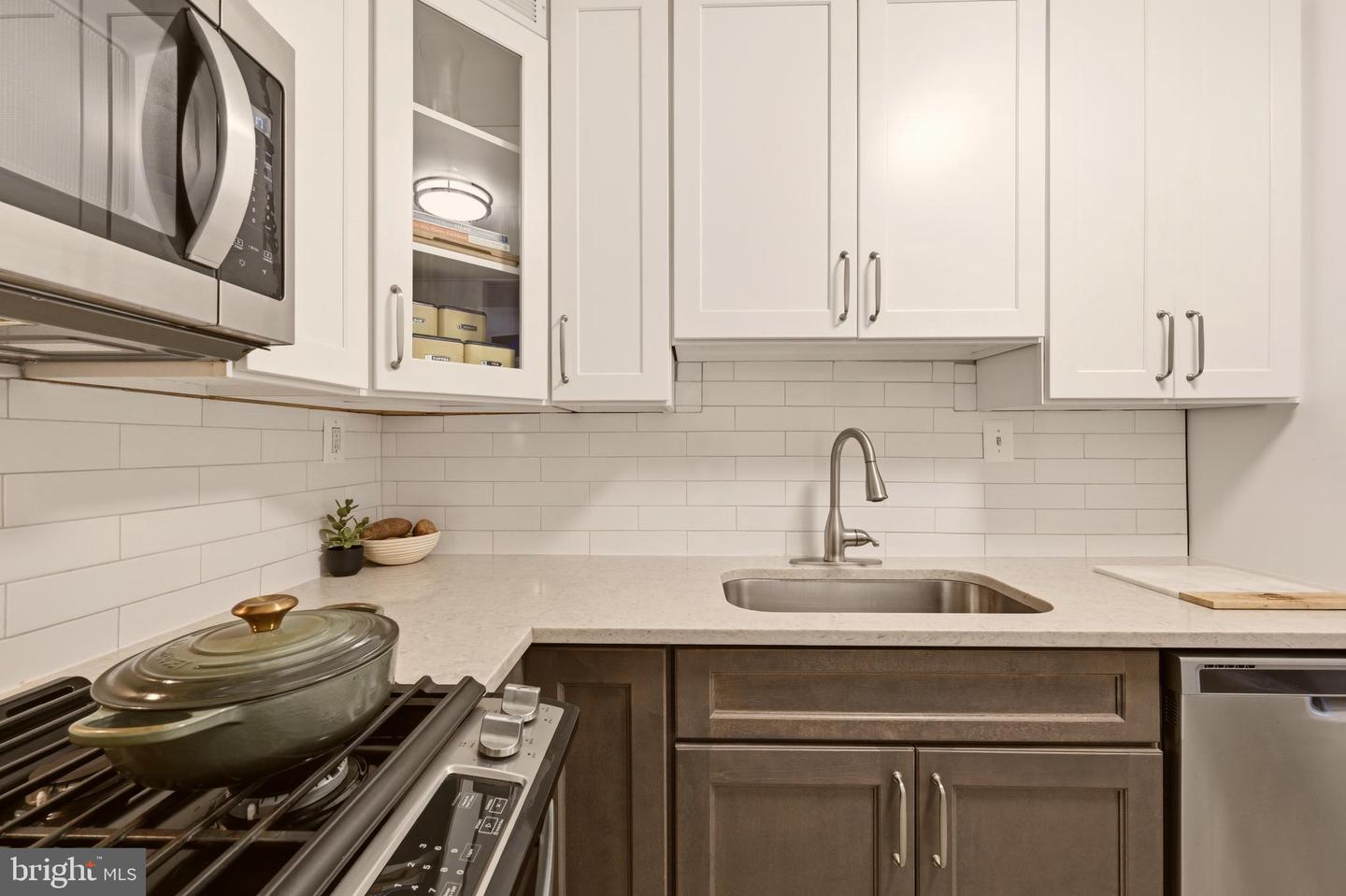 801 N Pitt St #1601 Property Photo 18