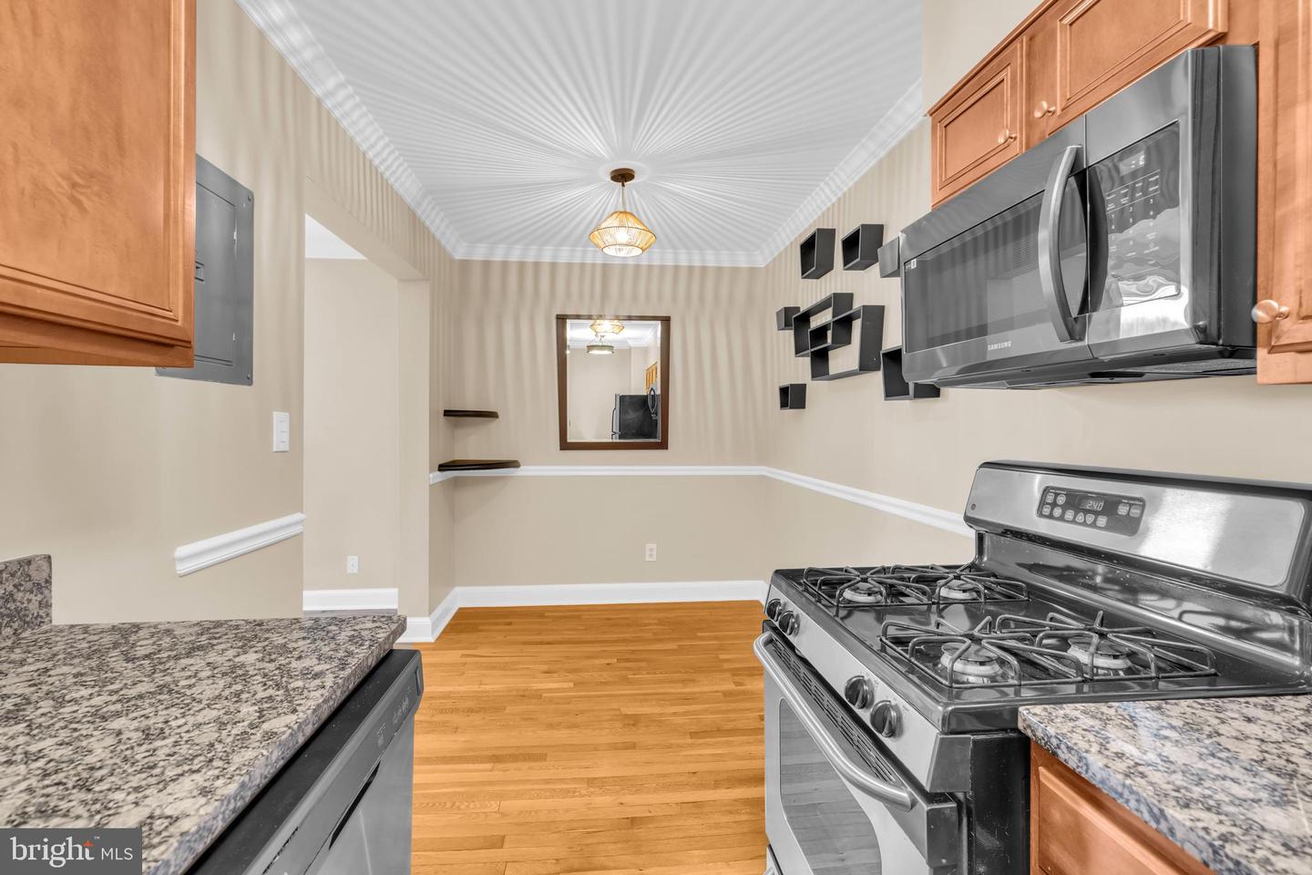 922 S Washington St #312 Property Photo 11