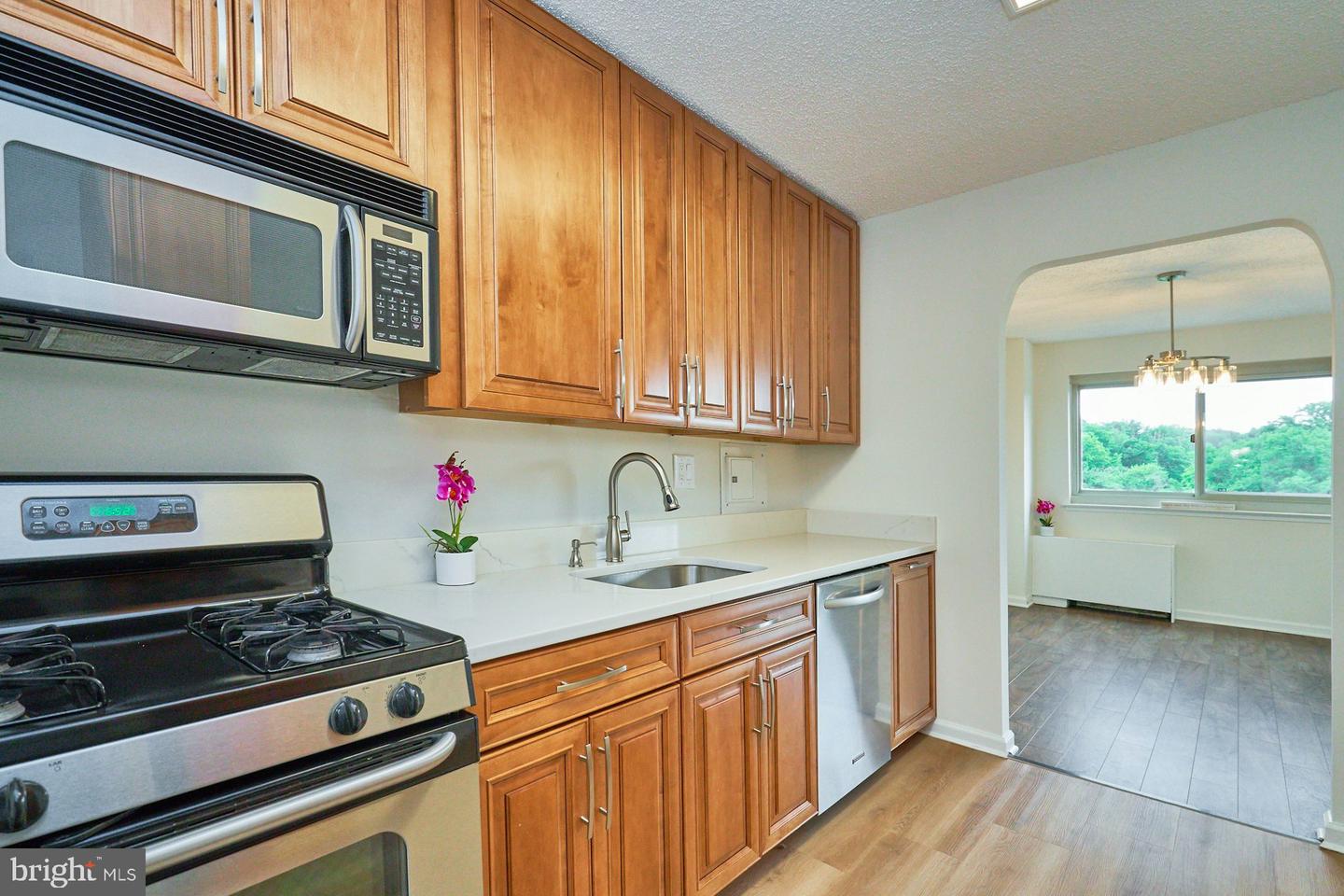 1225 Martha Custis Dr #810 Property Photo 1